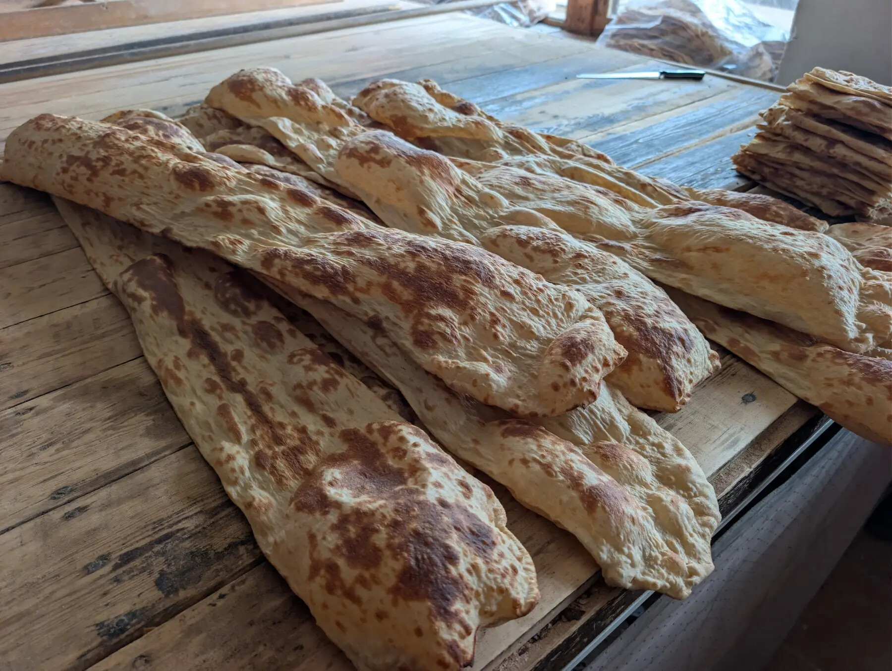 Fresh loaves at Apçağa Köyü Fırını